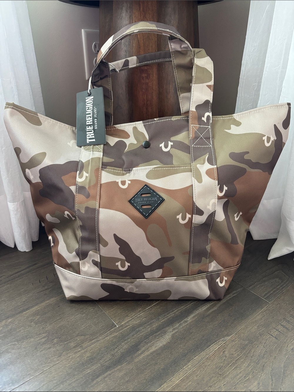 True Religion Dribble Camouflage,snap top interior & exterior pockets,wipeable